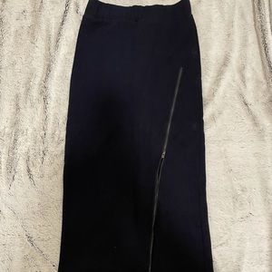 Long fitted skirt with zipper design